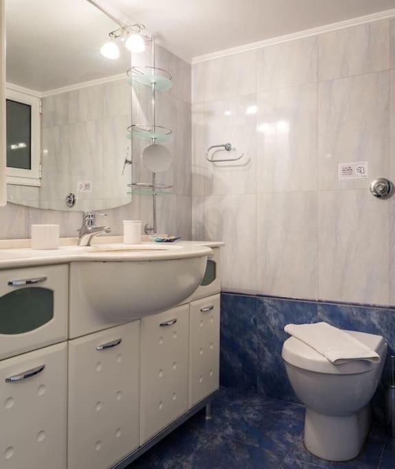 A Unique Apartment In The Historical Center-3Bds 아테네 외부 사진