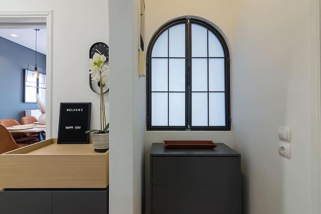 A Unique Apartment In The Historical Center-3Bds 아테네 외부 사진