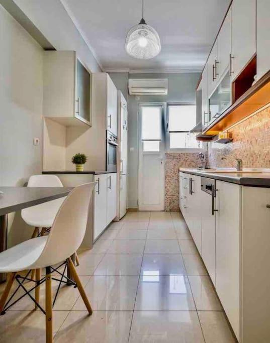 A Unique Apartment In The Historical Center-3Bds 아테네 외부 사진
