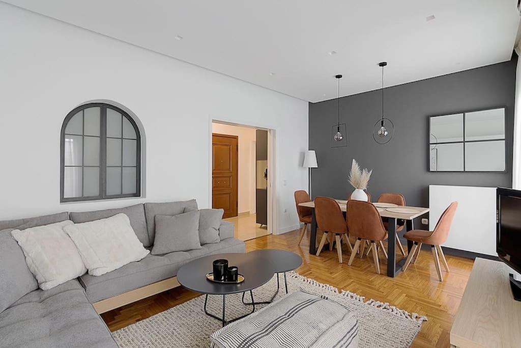 A Unique Apartment In The Historical Center-3Bds 아테네 외부 사진