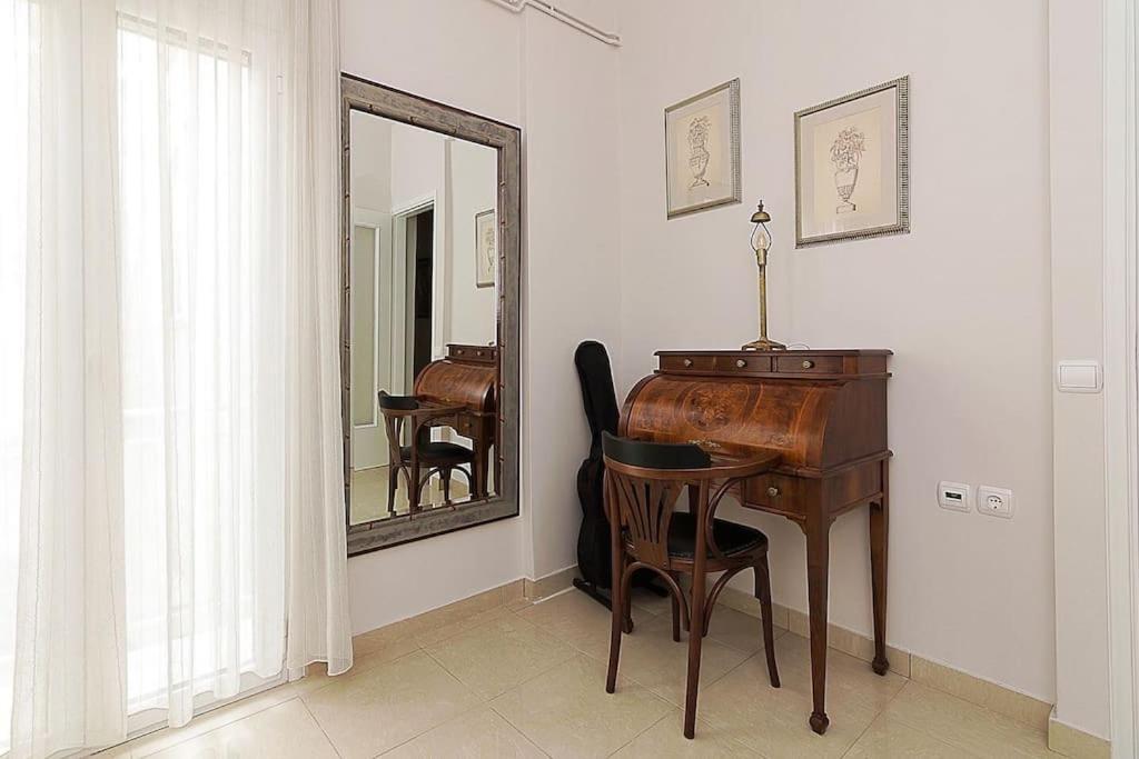 A Unique Apartment In The Historical Center-3Bds 아테네 외부 사진