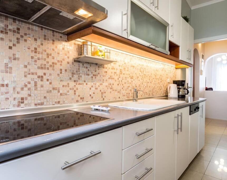 A Unique Apartment In The Historical Center-3Bds 아테네 외부 사진