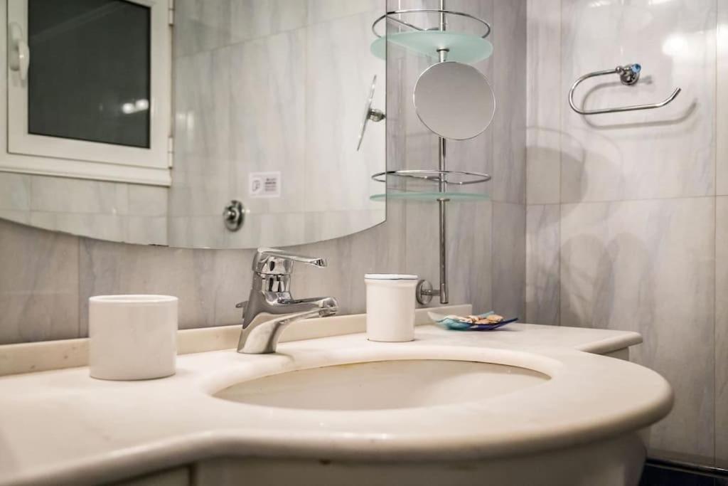 A Unique Apartment In The Historical Center-3Bds 아테네 외부 사진